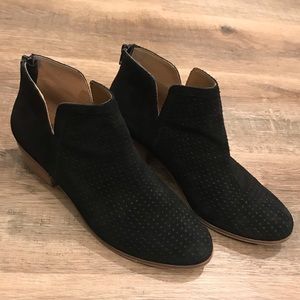 Susina Black Back Zip Booties 9M